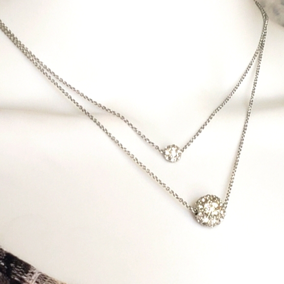 Icing Beautiful Elegant Silver Tone Necklace. - Picture 3 of 10